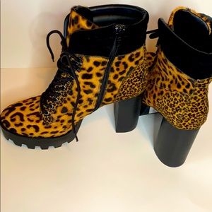 👢Gianni Bini Leopard print Bootie